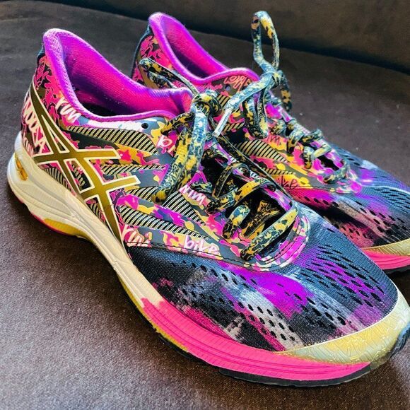 Mint condition Asics Gel Noosa Tri 10 womens 7 US - Picture 1 of 12